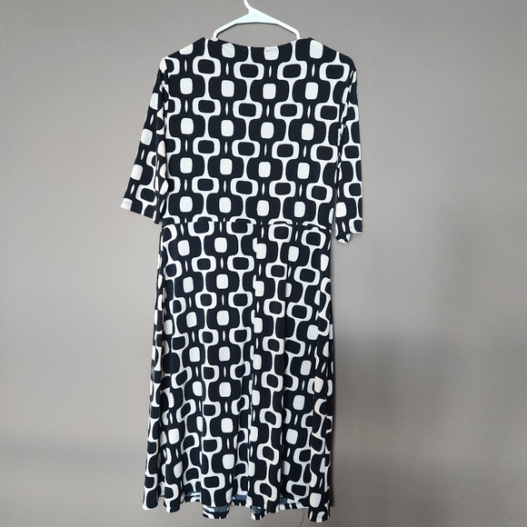 TRAVEL SMITH Women's Knit Geometric Print Dress Size Medium Petite - Picture 6 of 7